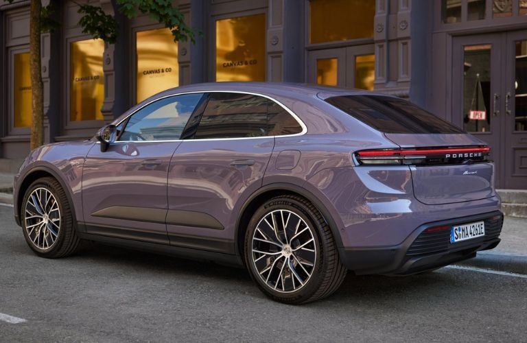 diagonal rear-view image of the Porsche Macan parked on a road