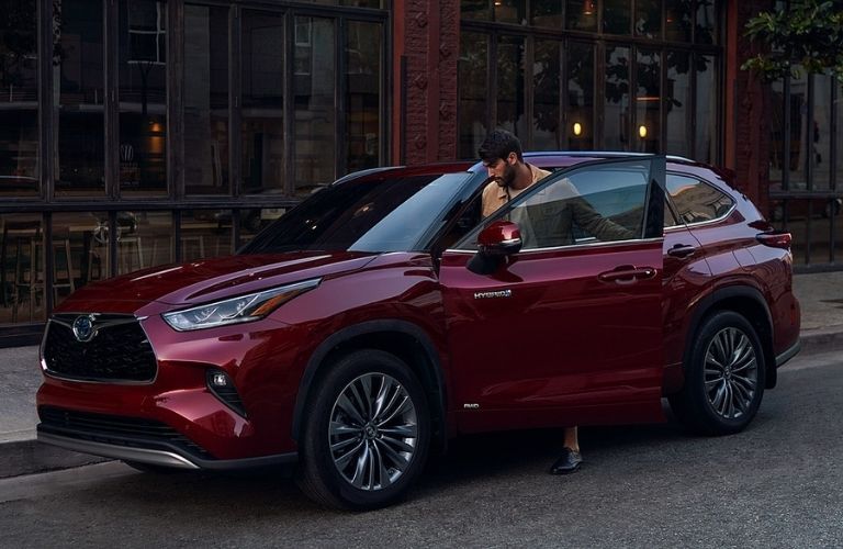 2021 Toyota Highlander side view