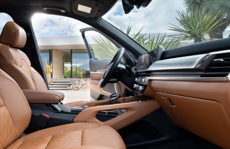 2025 Kia Telluride front seats