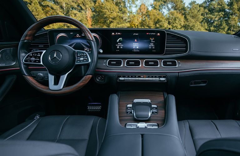 Front console of the 2024 Mercedes-Benz GLS 580 with Black Exclusive Nappa leather