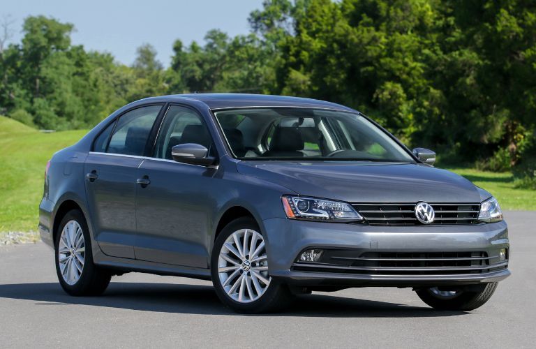 Front three-quarter view of the 2015 Volkswagen Jetta