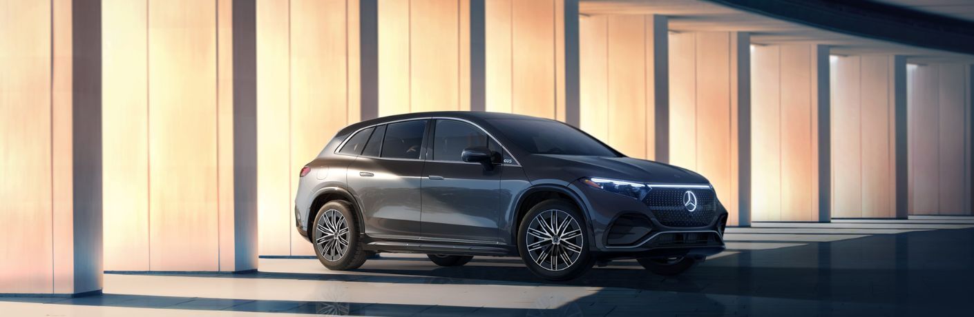 side view of the 2023 Mercedes-Benz EQS SUV