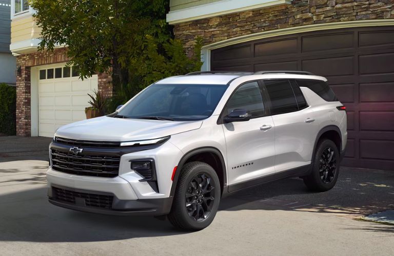 Front side view of the 2025 Chevrolet Traverse