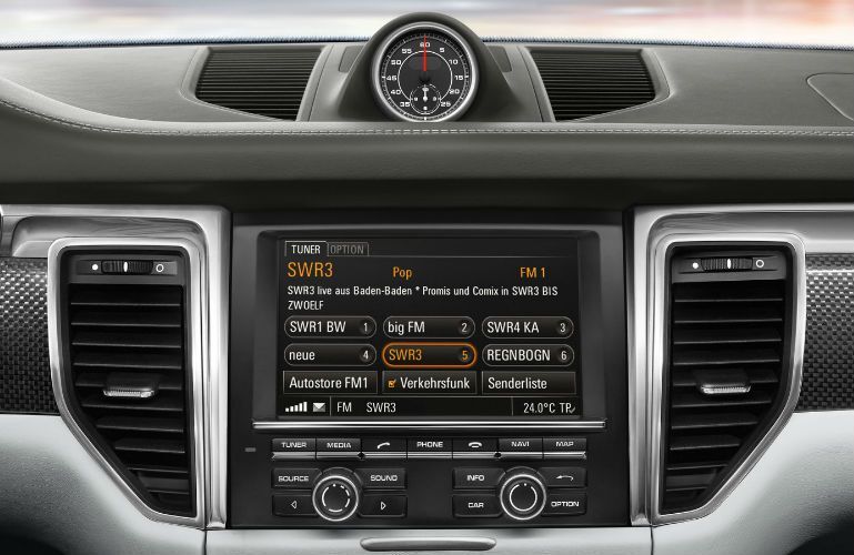 Touchscreen in the 2017 Porsche Macan