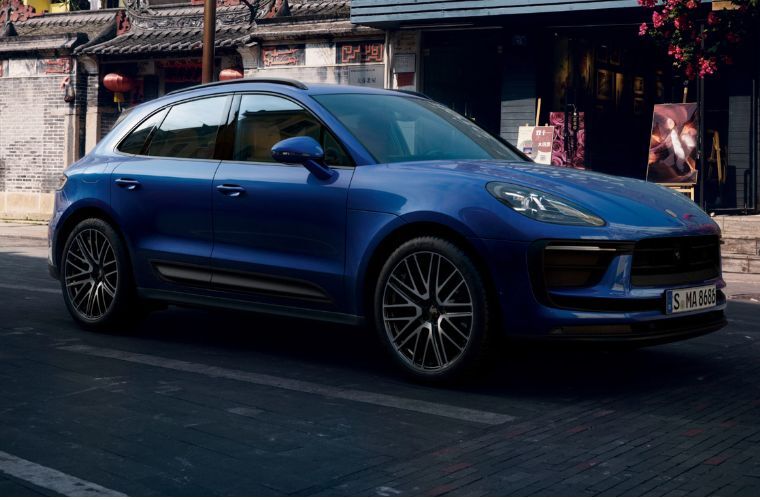 2026 Porsche Macan exterior side view