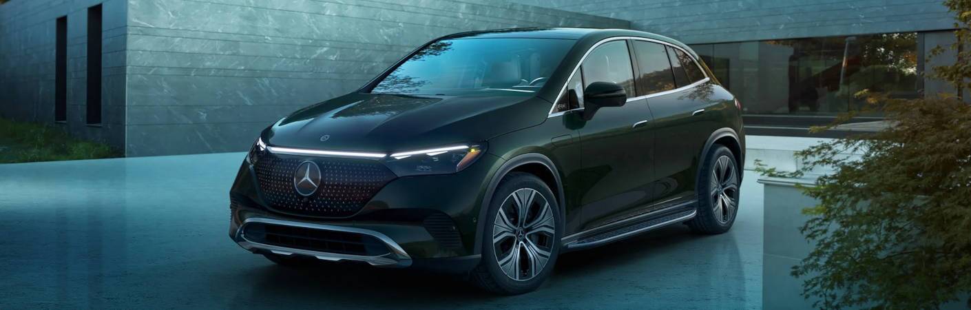 Front view of the 2027 Mercedes-Benz EQE 320 4MATIC® SUV