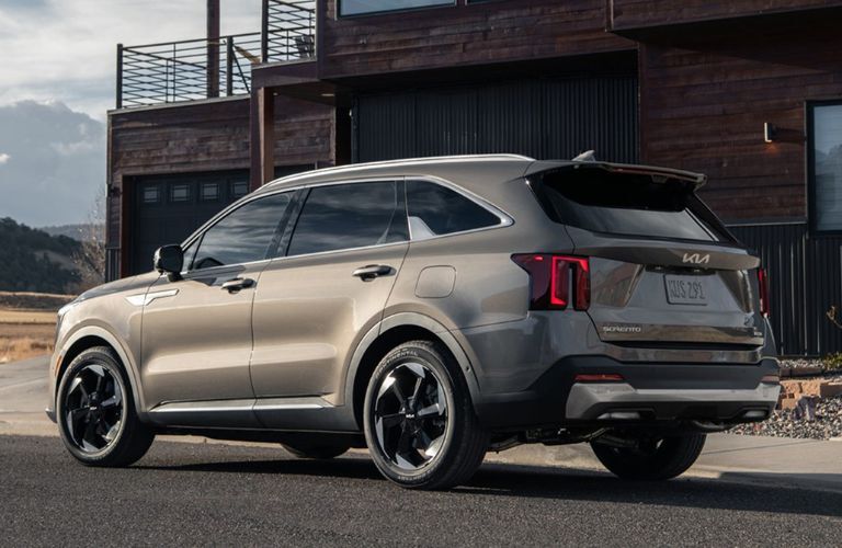 2025 Kia Sorento Plug-In Hybrid side and back view