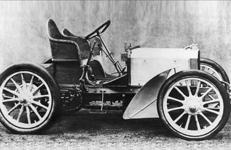 First contemporary MB model exterior passenger side