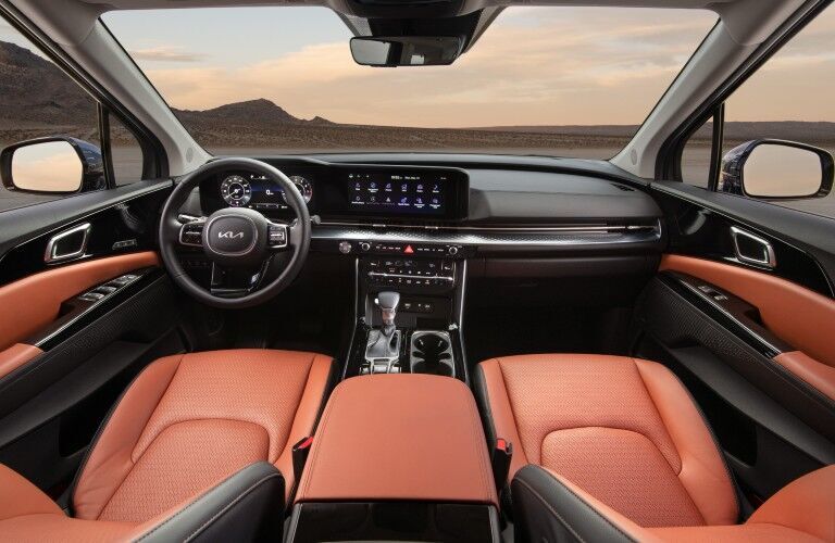 The dashboard in the 2022 Kia Carnival.