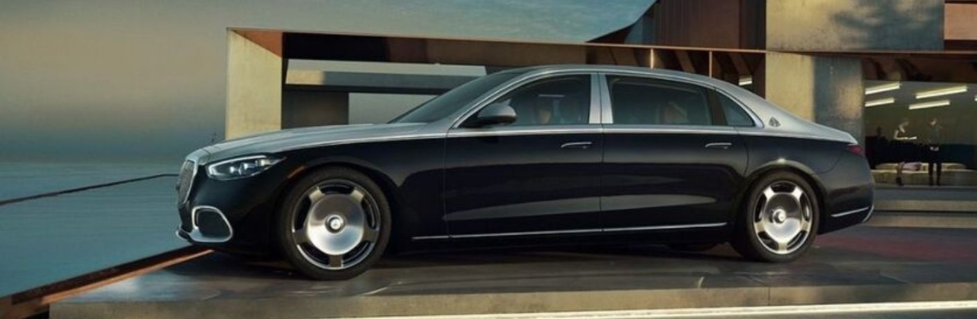 Side view of the used Mercedes-Benz S-Class S 580 4MATIC Sedan Black