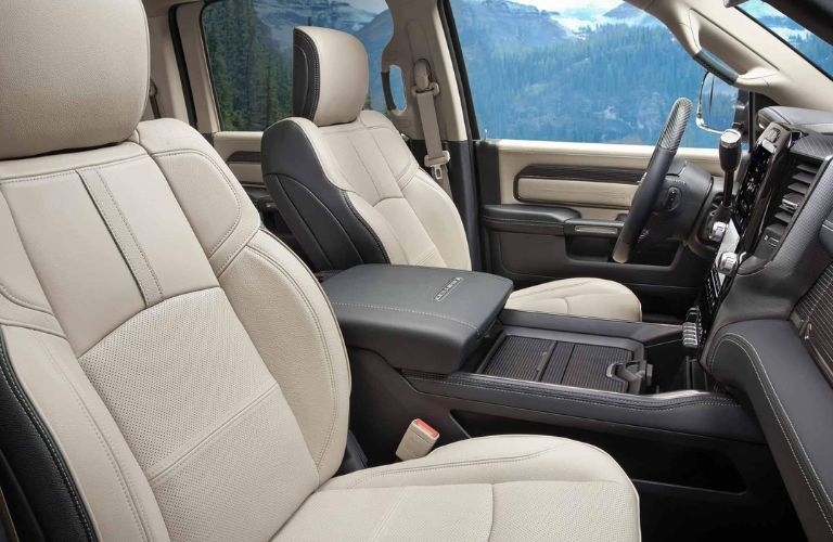 The front seating area of the 2022 Ram 2500 is shown.