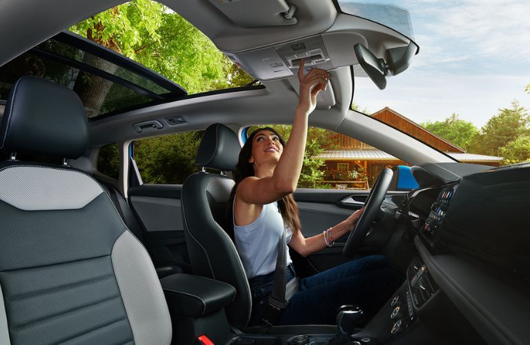 2022 Volkswagen Taos interior