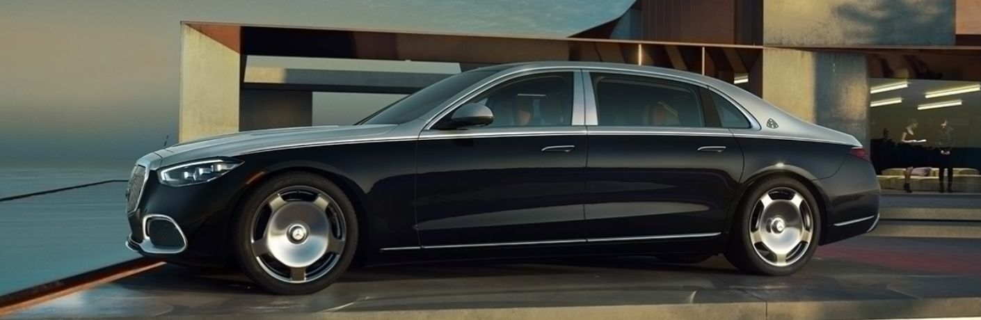 2022 Mercedes-Maybach S 580 4MATIC side quarter view