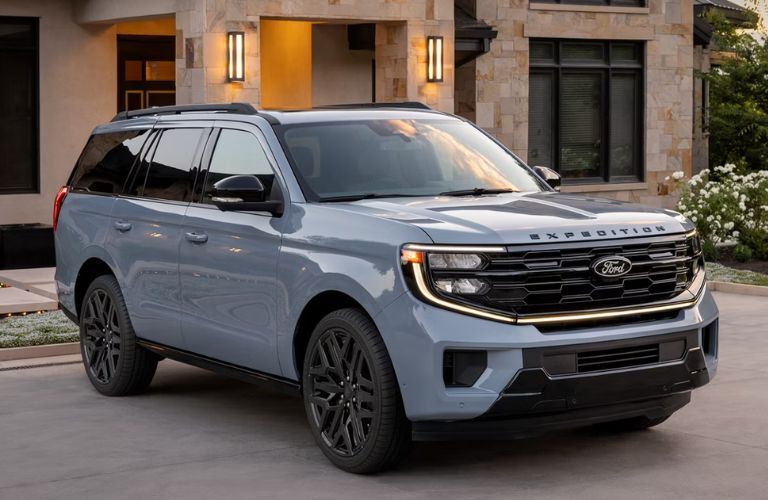 2026 Ford Expedition side and front view