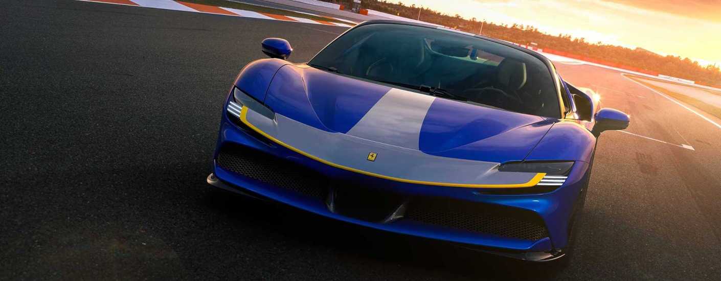 A front external view of the Ferrari 812 GTS