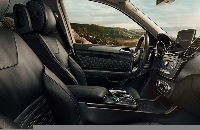 02016 Mercedes-Benz GLE black interior
