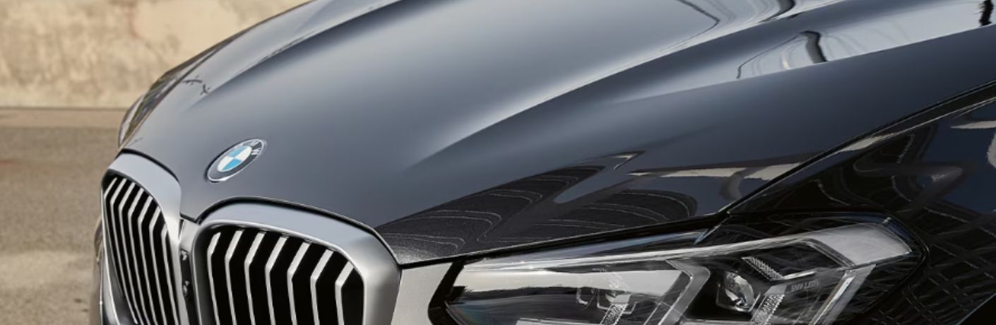 Front light and logo of the 2024 BMW X3