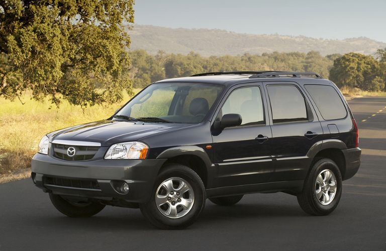 Front three-quarter view of the 2004 Mazda Tribute