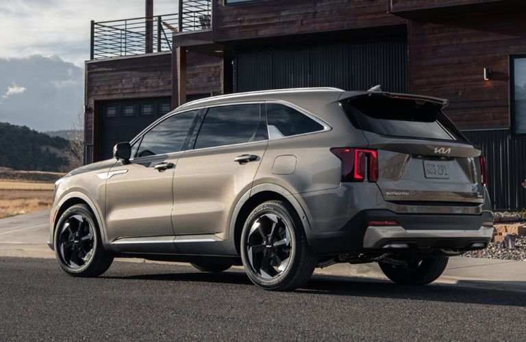 2025 Kia Sorento Plug-In Hybrid side and back view