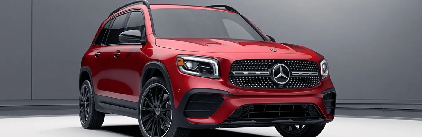 Front three quarter view of the 2024 Mercedes-Benz GLB 250 SUV