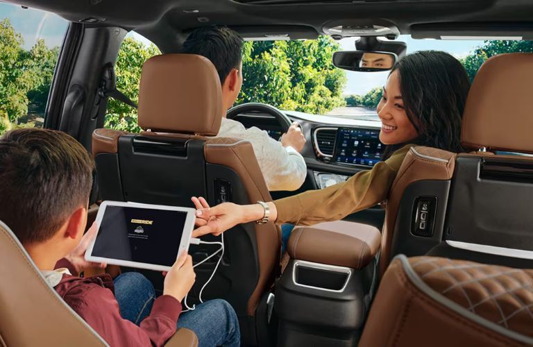 A family traveling in the 2024 Chrysler Pacifica