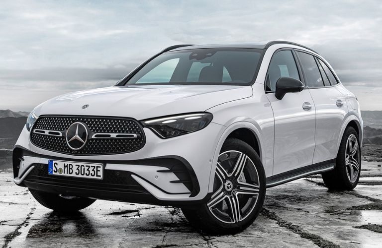 Front three-quarter view of the 2023 Mercedes-Benz GLC
