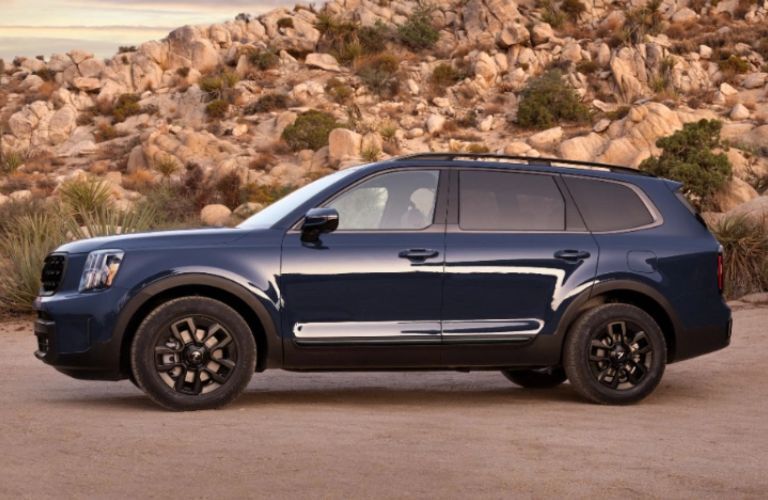 Side view of the 2024 Kia Telluride SX X-Line parked in front of hills