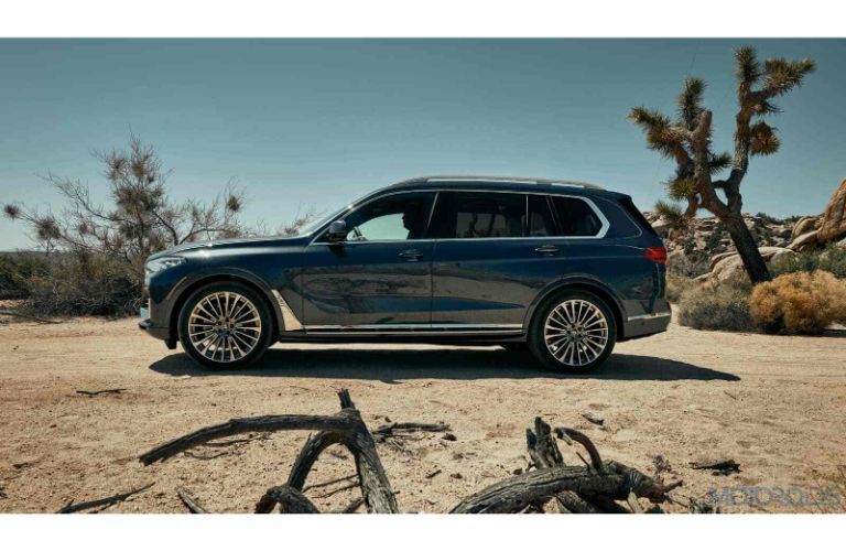 2020 BMW X7 in the desert