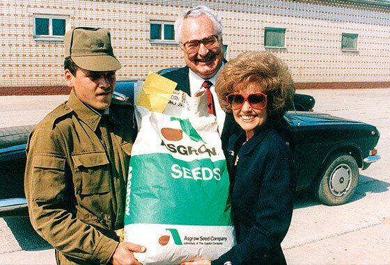 Donating seed to help Russian farmers during Famine