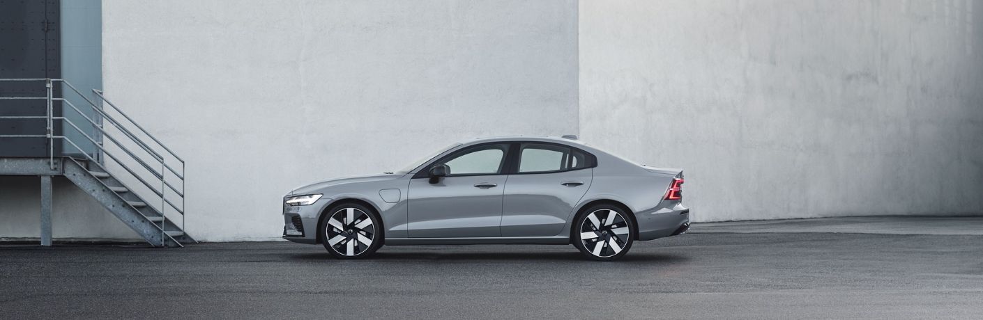 2025 Volvo S60 exterior side view