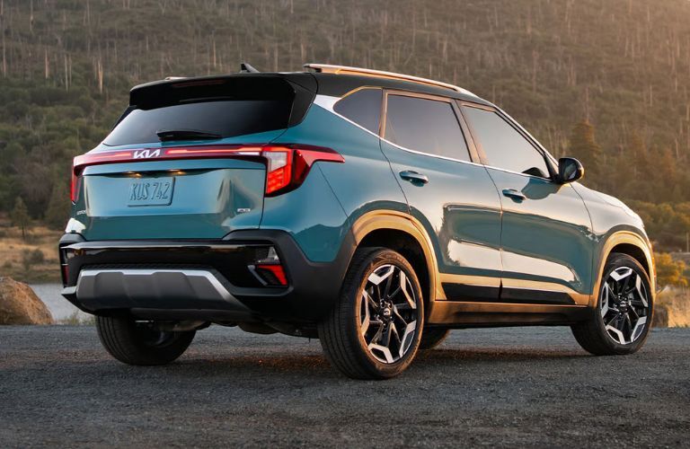 2026 Kia Seltos back and side view