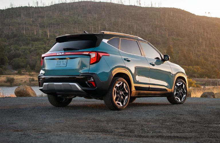 Rear view of the 2026 Kia Seltos Blue