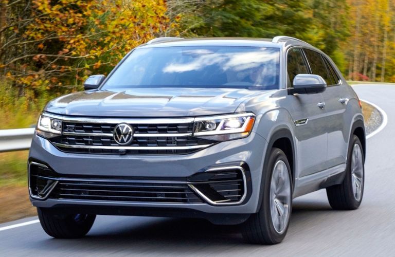 2022 Volkswagen Atlas Cross Sport front and side view