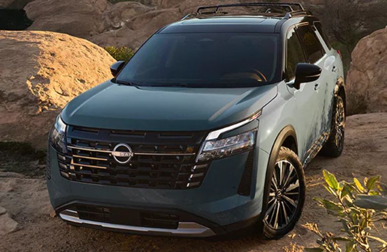 2026 Nissan Pathfinder front and side view