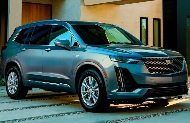 2022 Cadillac XT6 side and front view