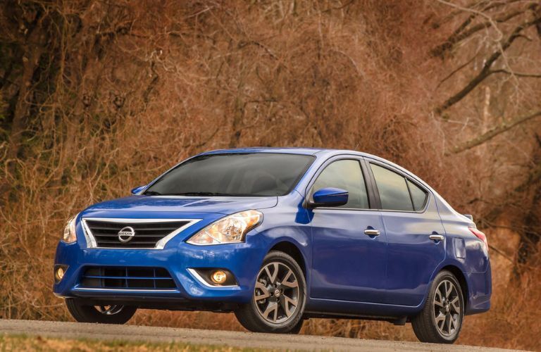 Front three-quarter view of the 2018 Nissan Versa