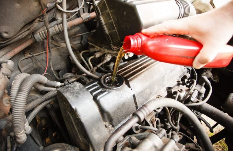 An image of the Motor oil at service center