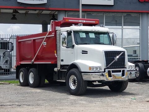DUMP TRUCK
