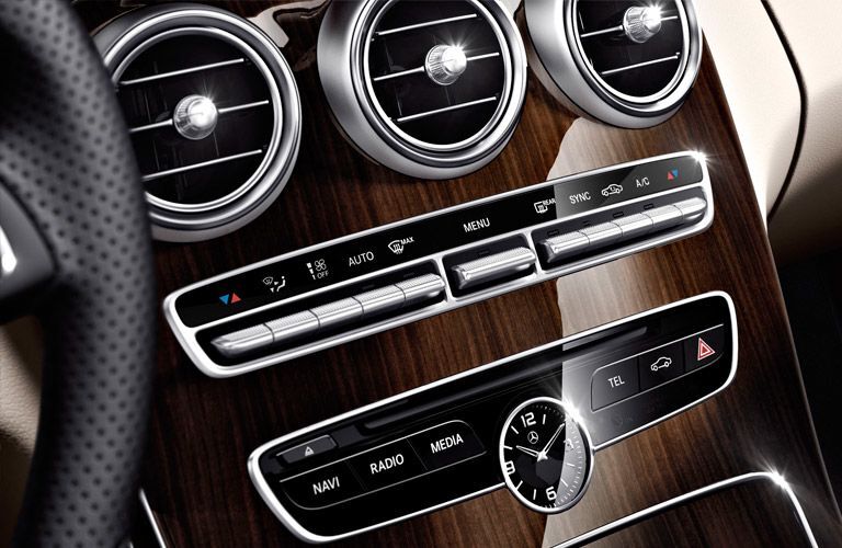 wood dashboard in mercedes-benz c300