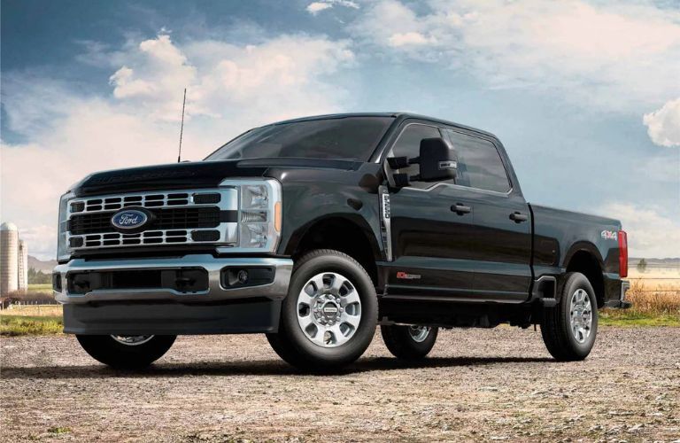 2025 Ford F-350 Super Duty XLT front and side view outdoors