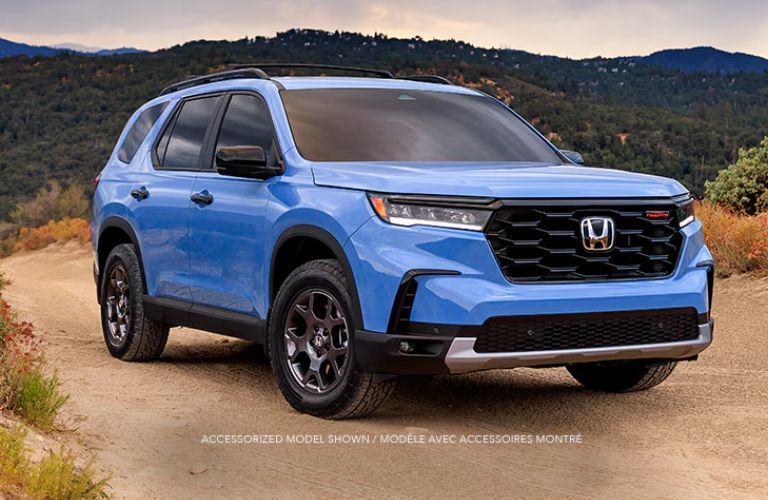 Front three-quarter view of the 2025 Honda Pilot