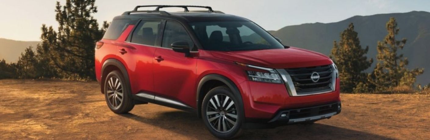 2022 Nissan Pathfinder side and front view