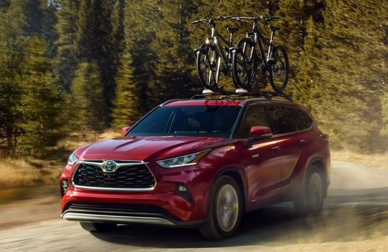 2021 Toyota Highlander front and side view