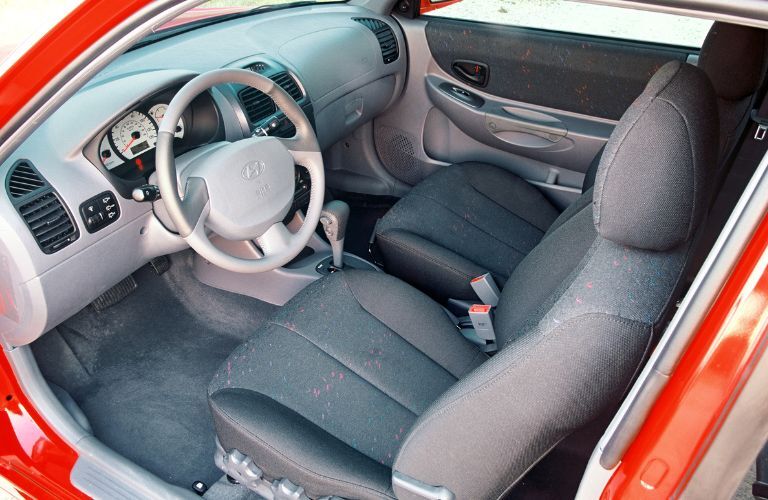 Front console of the 2003 Hyundai Accent