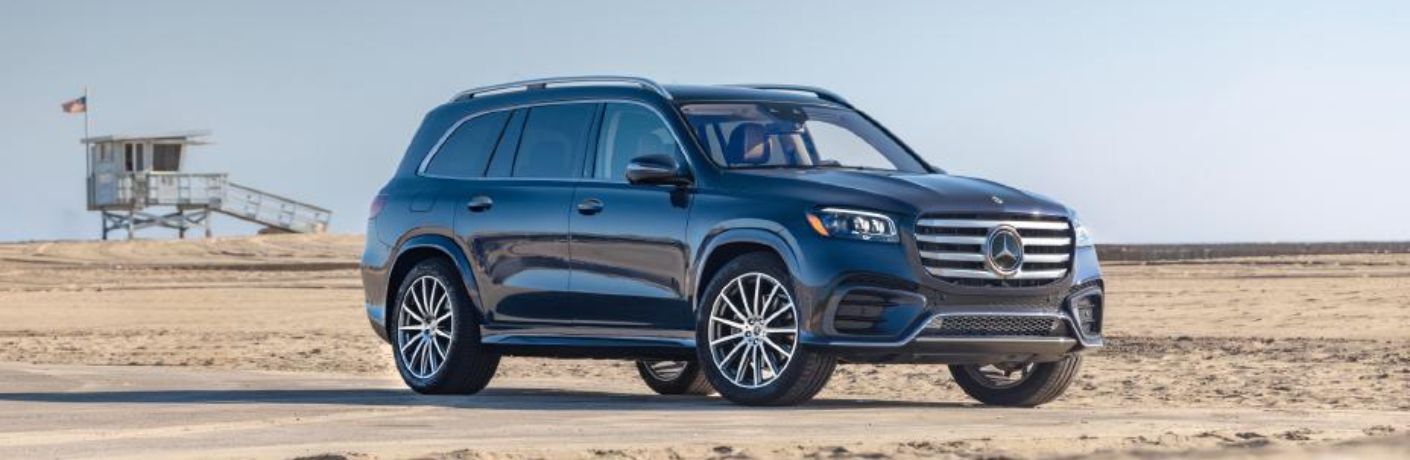 Front three-quarter view of the 2024 Mercedes-Benz GLS 450