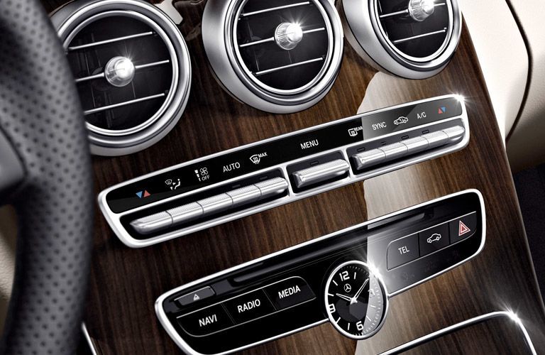 2017 Mercedes-Benz C 300 analog clock