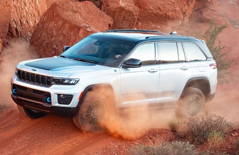 2024 Jeep Cherokee offroading