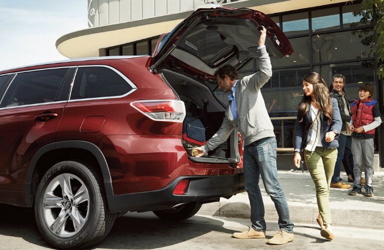 Family opening hatchback to their car
