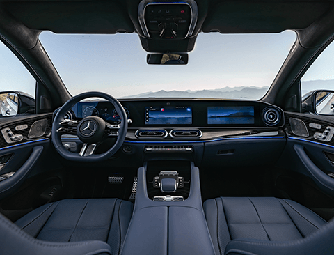 Instrument panel Hyperscreen, steering wheel and speedometer for GLE SUV. Upholstery is MANUFAKTUR Yacht Blue Nappa leather.