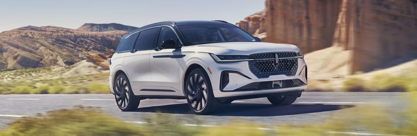 front quarter view of the 2025 Lincoln Nautilus